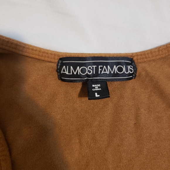 Vest - Picture 2 of 4